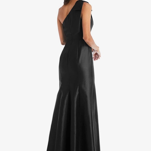 SELLING FOUR OF THESE DESSY DRESSES! - Picture 2 of 2